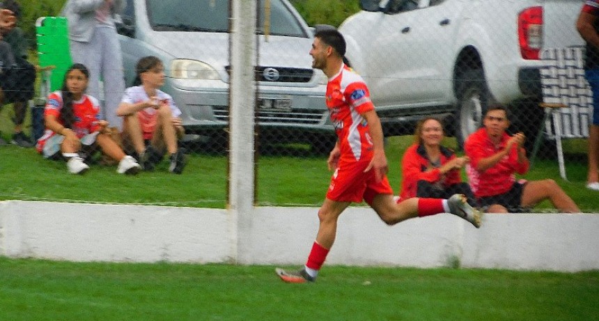 Deportivo Rivera borró de la cancha a Puan F.C y lo goleó por 4 a 0 