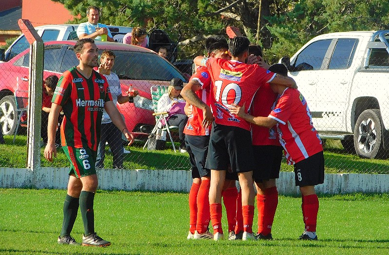 Deportivo Rivera ganó, gustó y goleó