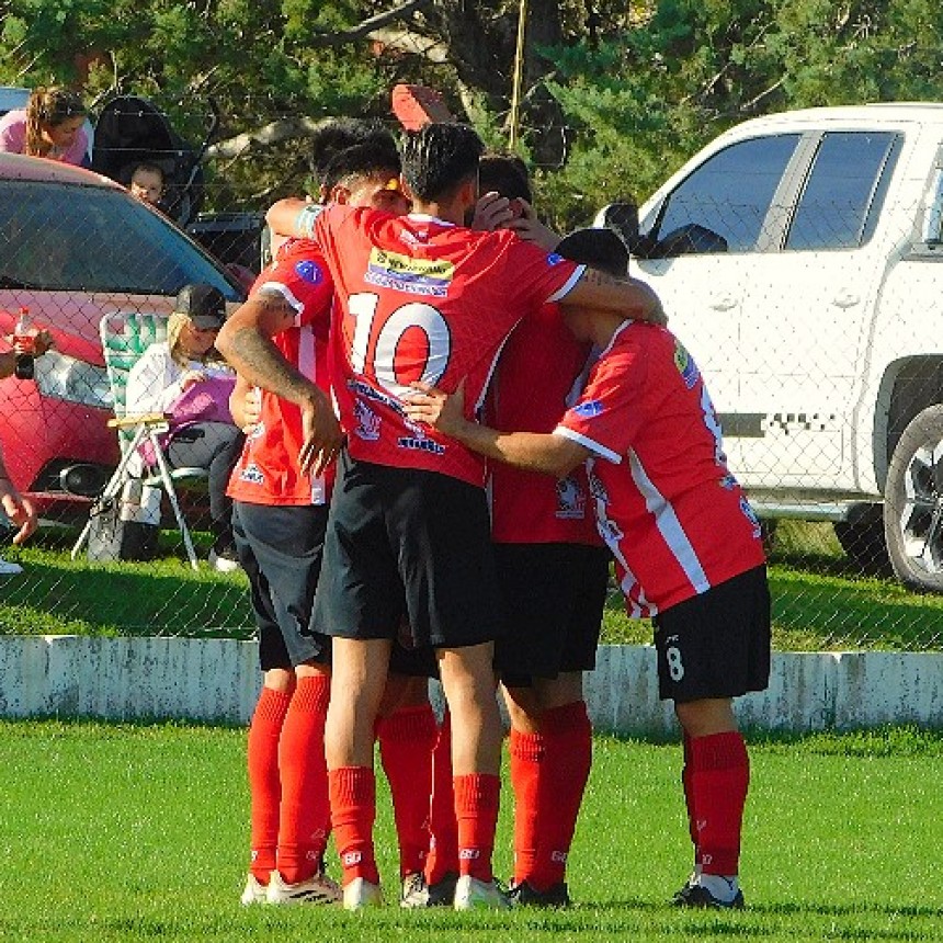 Deportivo Rivera ganó, gustó y goleó